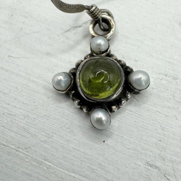 Vtg Green Peridot Gemstone Cabochon And Seed Pearl Sterling Silver Drop Earrings - Picture 9 of 11